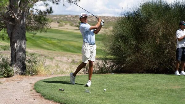 aiden thomas tees off at the new mexico open 2025