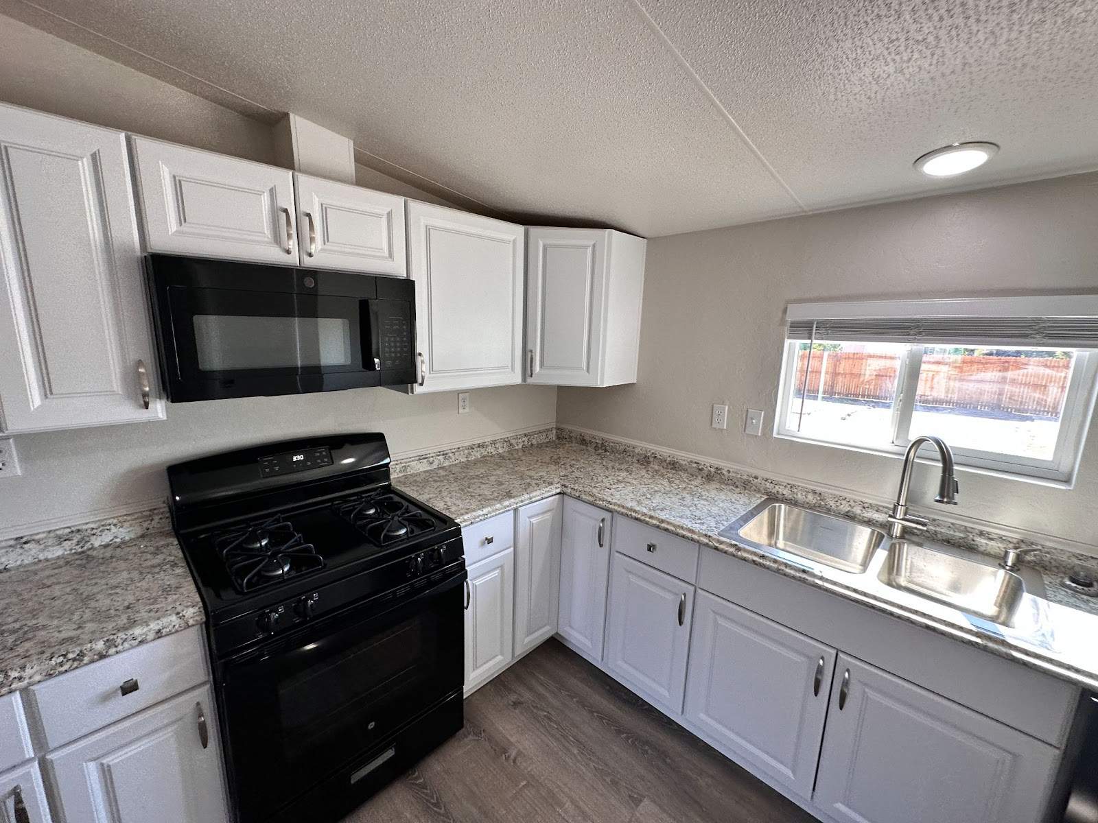 1403 Nickel St