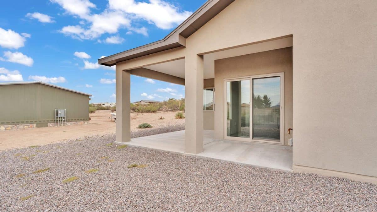 402 skyline back with neighboring home