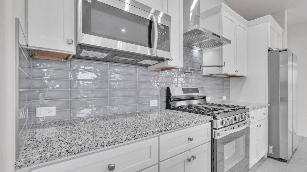 402 skyline oven microwave