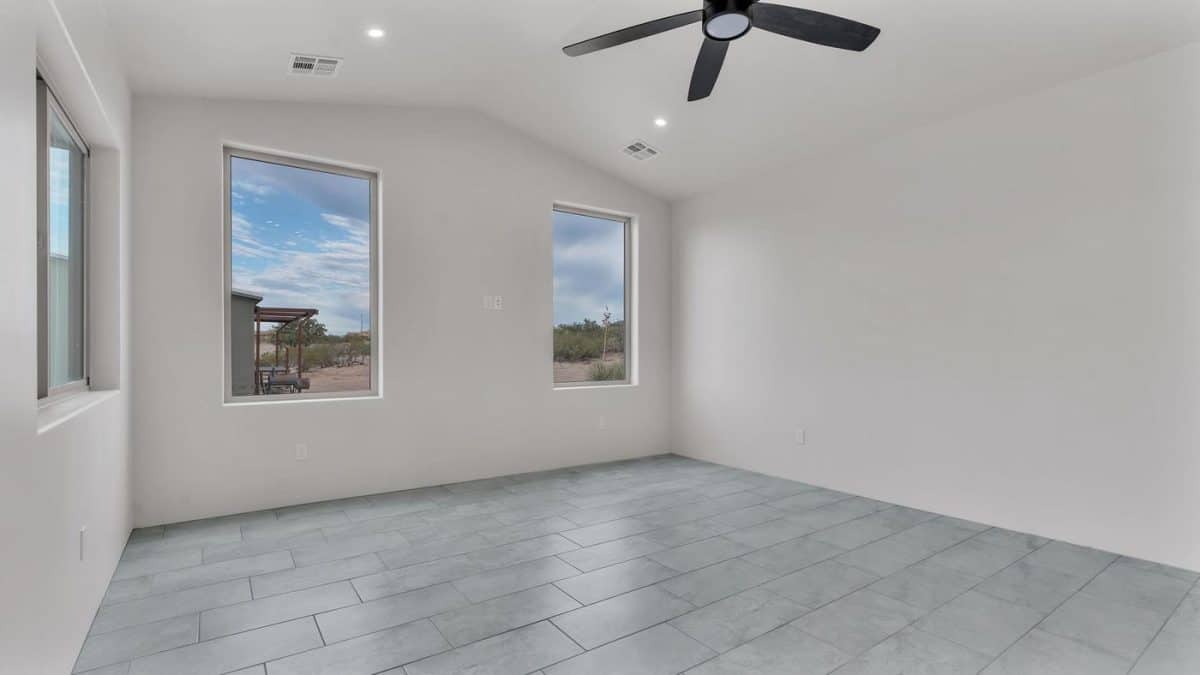 402 skyline room with windows