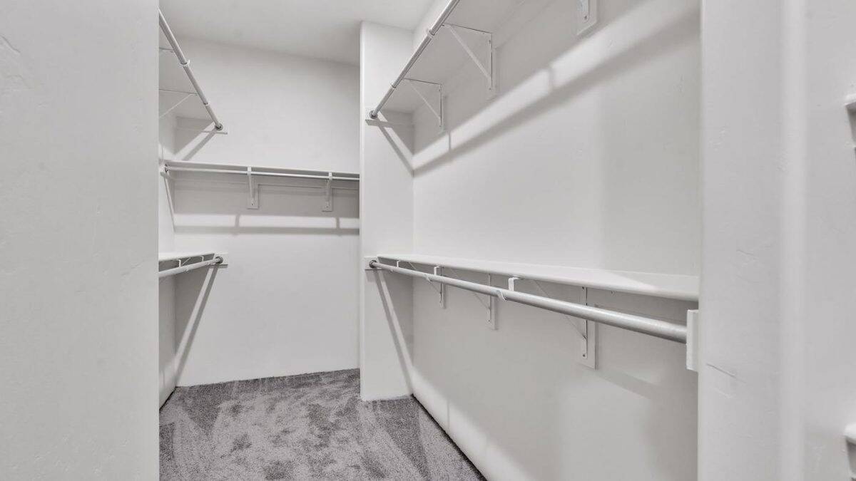 402 skyline walkin closet